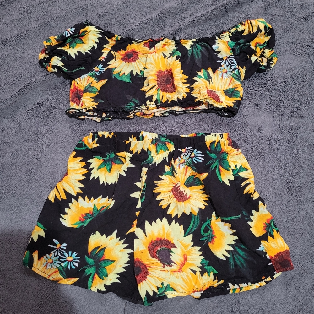 2 piece sunflower set Size 10 (runs small)